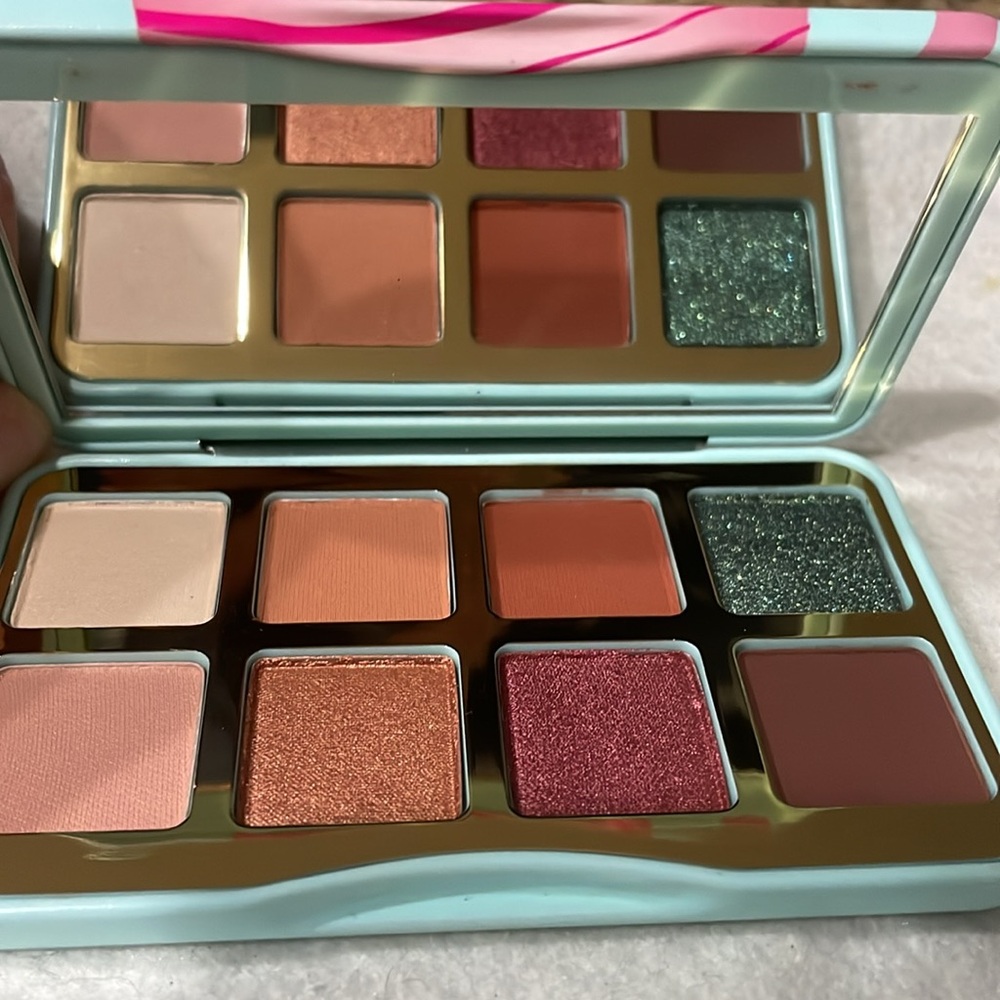 Too Faced Christmas Coffee Eyeshadow Palette - Picture 6 of 9